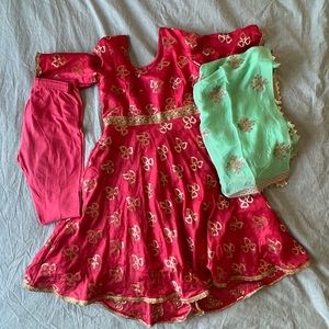 Stunning flowy Indian frock suit🌺